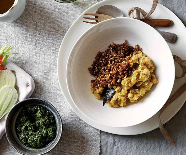 Zuppa di ceci e grano pestato (Chickpea soup and crushed grains)