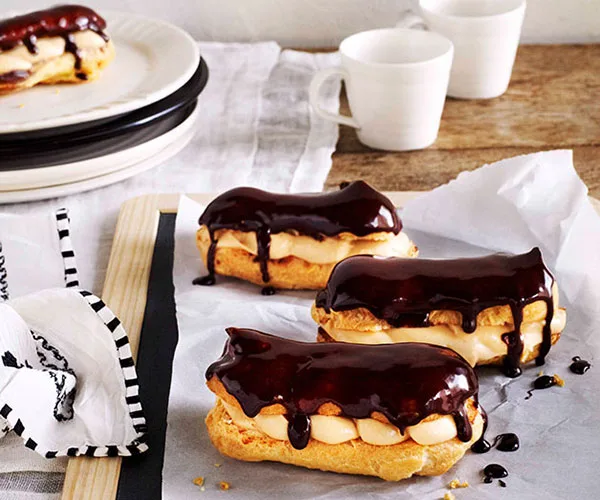 Vanilla-caramel éclairs with chocolate glaze