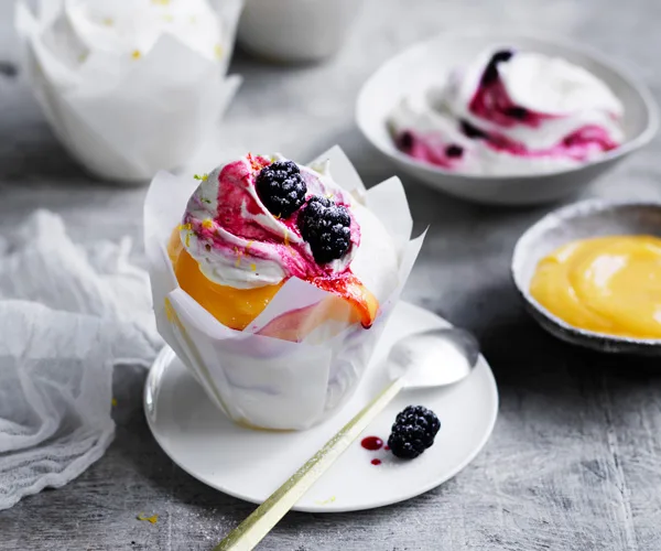 Blackberry and lemon mini pavlovas