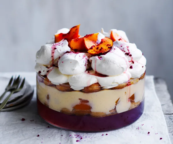 Peach pavlova trifle