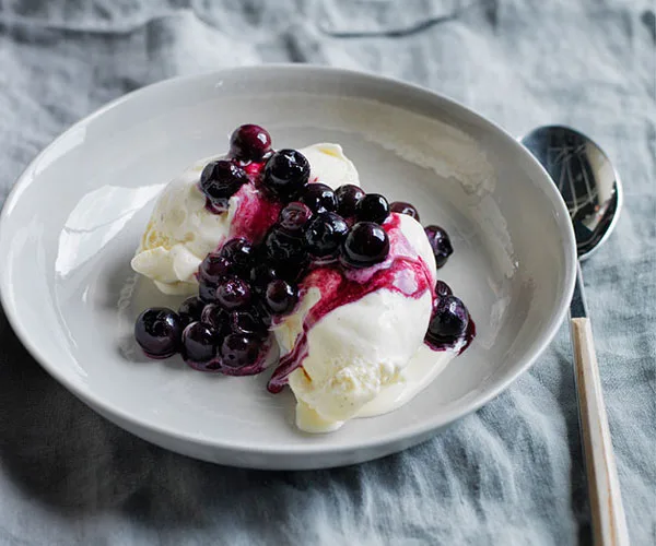Buttermilk ice-cream with grilled blueberries