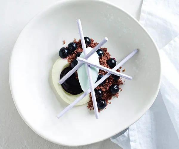 Violet ice-cream, blueberry, vanilla cream and meringue