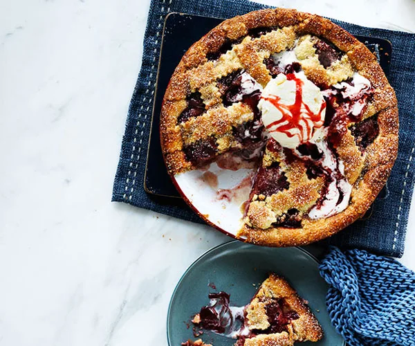 Rhubarb and strawberry lattice pie