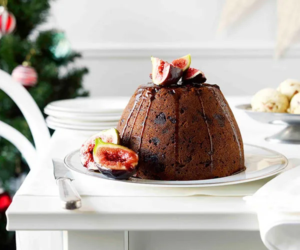 Traditional Christmas pudding with Pedro Ximénez and brown sugar and fig ice-cream