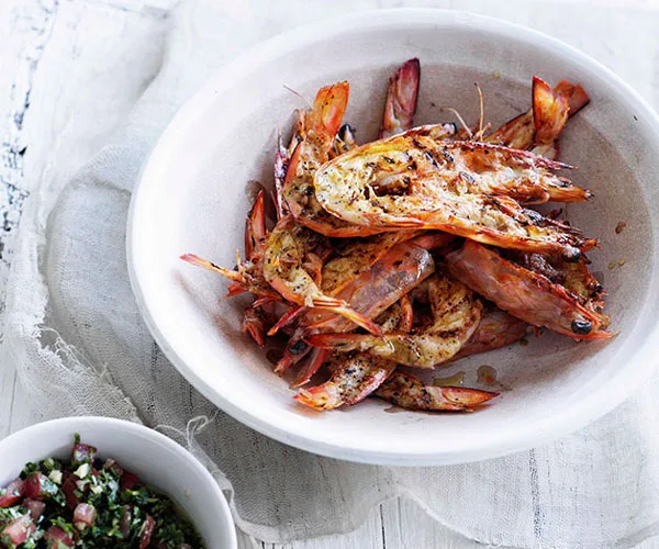 Barbecued prawns with pico di gallo