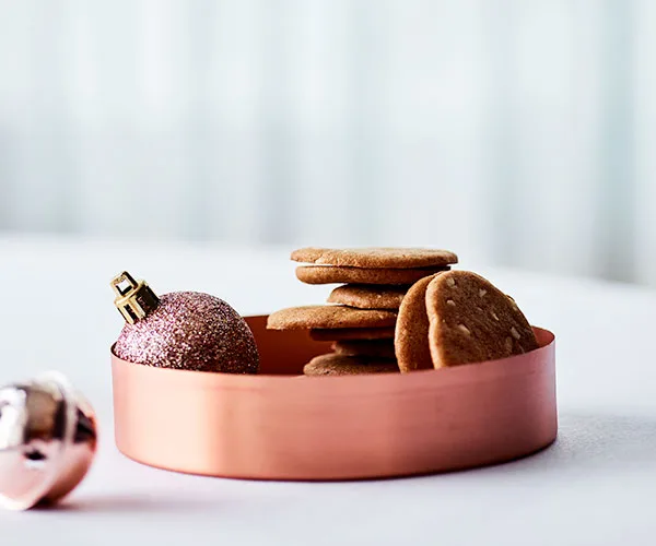 Gingerbread stars with buttermilk icing