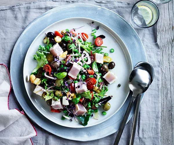 Niçoise salad with albacore tuna