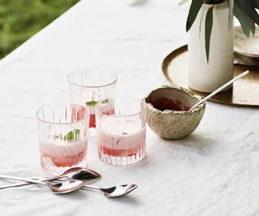 Brae’s rhubarb and strawberry-gum spider