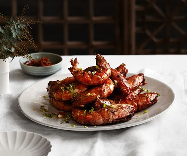 Twice-cooked king prawns with soy sauce (si yow wong ha)