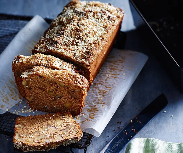 Molasses sugar and sesame banana cake