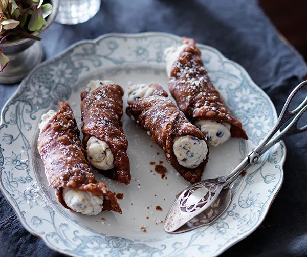 Hot cross cannoli