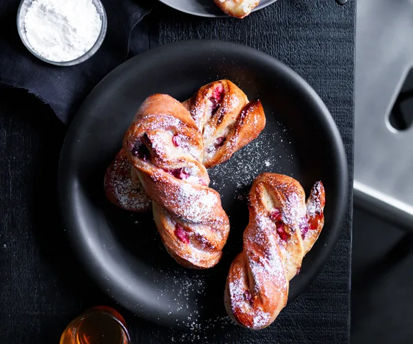 Rhubarb and yoghurt twists
