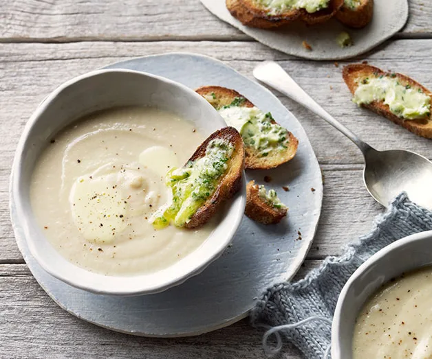 Cream of cauliflower soup with garlic toast