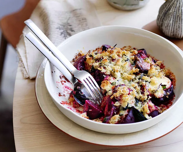 Baked beetroot with cream and thyme sauce