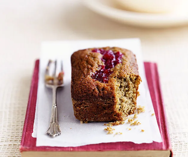 Baby spice and rhubarb butter cakes