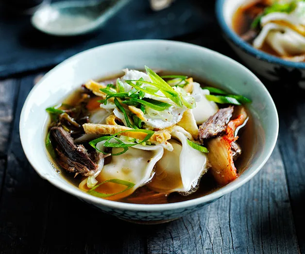 Kimchi mandu in broth