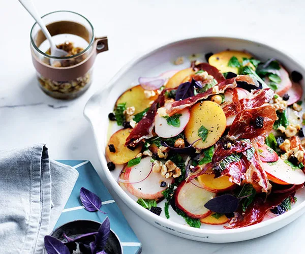 Peach, basil, jamón and pumpernickel salad