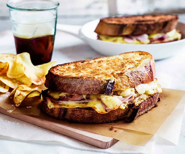 Monte Cristo sandwiches with potato crisps