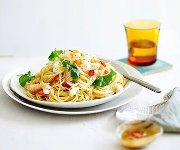 Spaghettini with crab, chilli and rocket