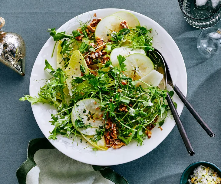 Bitter green salad with apple and walnut