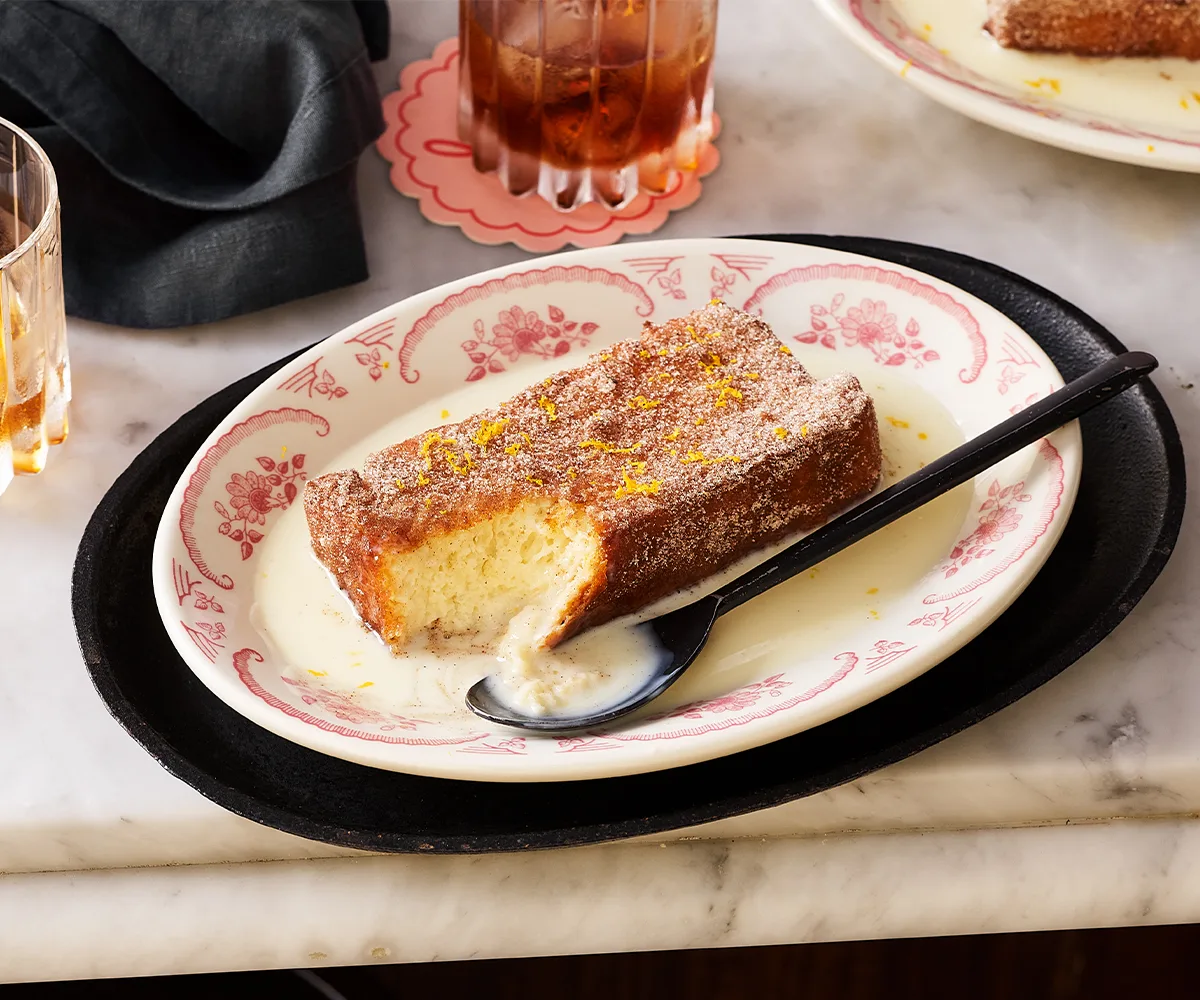 Rectangular dessert with sugar and cinnamon