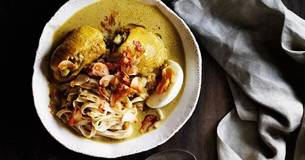 Ohn No Khao Swè: Burmese Curry Chicken Soup