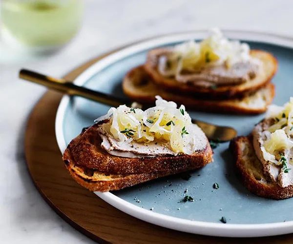 Chicken livers, sourdough and onions recipe