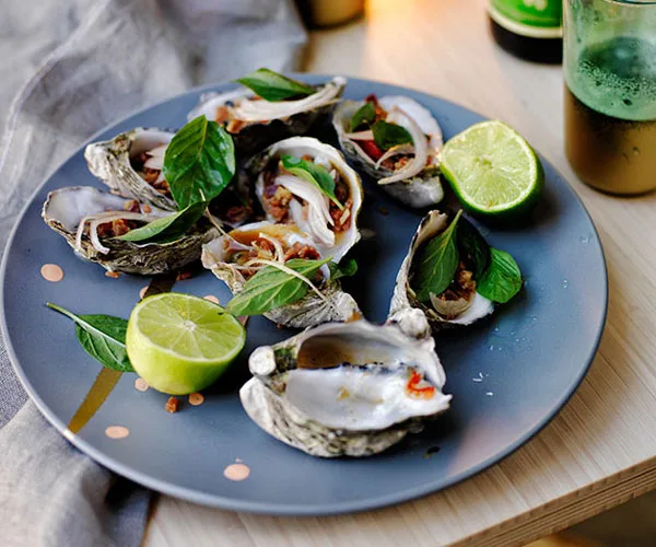 Barbecued oysters with bacon and tamarind sauce