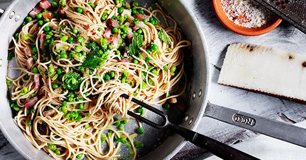 Spaghetti with crushed peas, mint and pancetta recipe | Gourmet Traveller