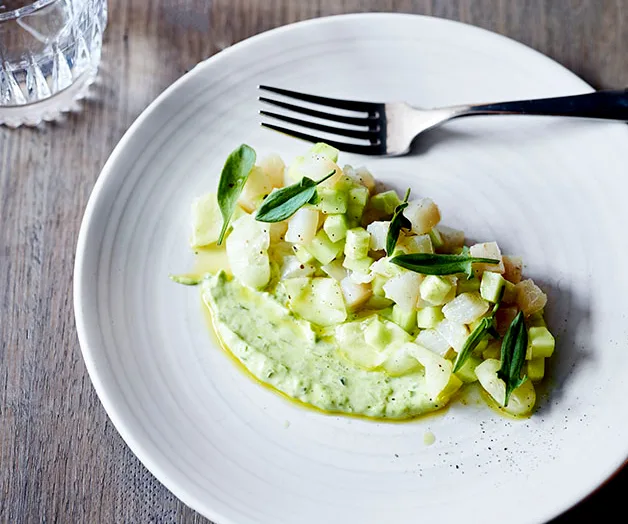 Mackerel tartare, pickled cucumber and crème fraîche