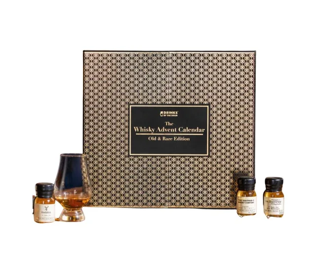 Whisky Advent Calendar Old & Rare Edition with three miniature bottles and a whisky glass in front.