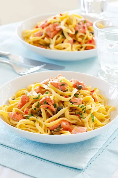 Salmon linguine