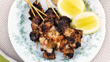 Chicken skewers with harissa mayonnaise