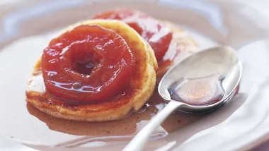 Ricotta pancakes with vanilla-flavoured quince