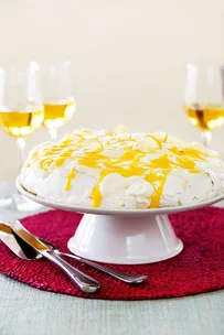 Lemon curd pavlova