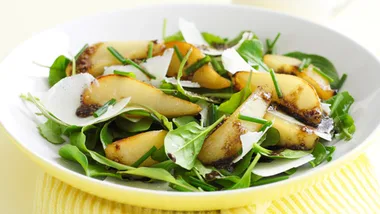 Roasted pear and baby spinach salad