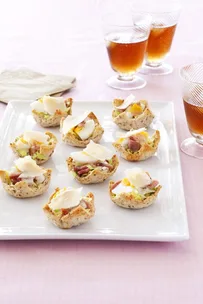 Mini caesar salads in crispy cases