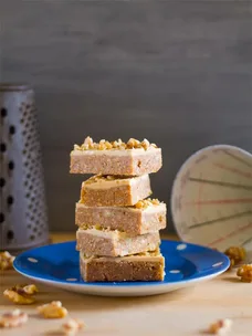 Coffee walnut fudge slice