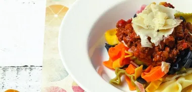 Junior-friendly pasta with easy sauce