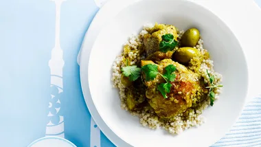 Chicken with lemon and green olives