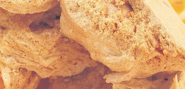 Making honeycomb toffee