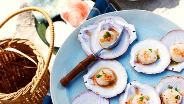Scallops with ginger and lemon grass