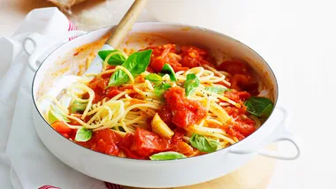 Spaghetti pomodoro fresco (Fresh tomato spaghetti)