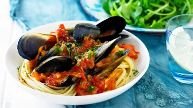 Tomato and saffron mussels