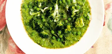 Soup with six green veges