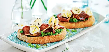 Smashed pea and crispy prosciutto brushetta recipe