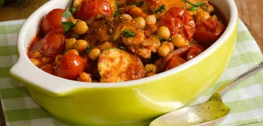 Coddled eggs with meatballs