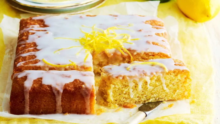Lemon drizzle cake