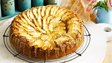 Toffee apple cake