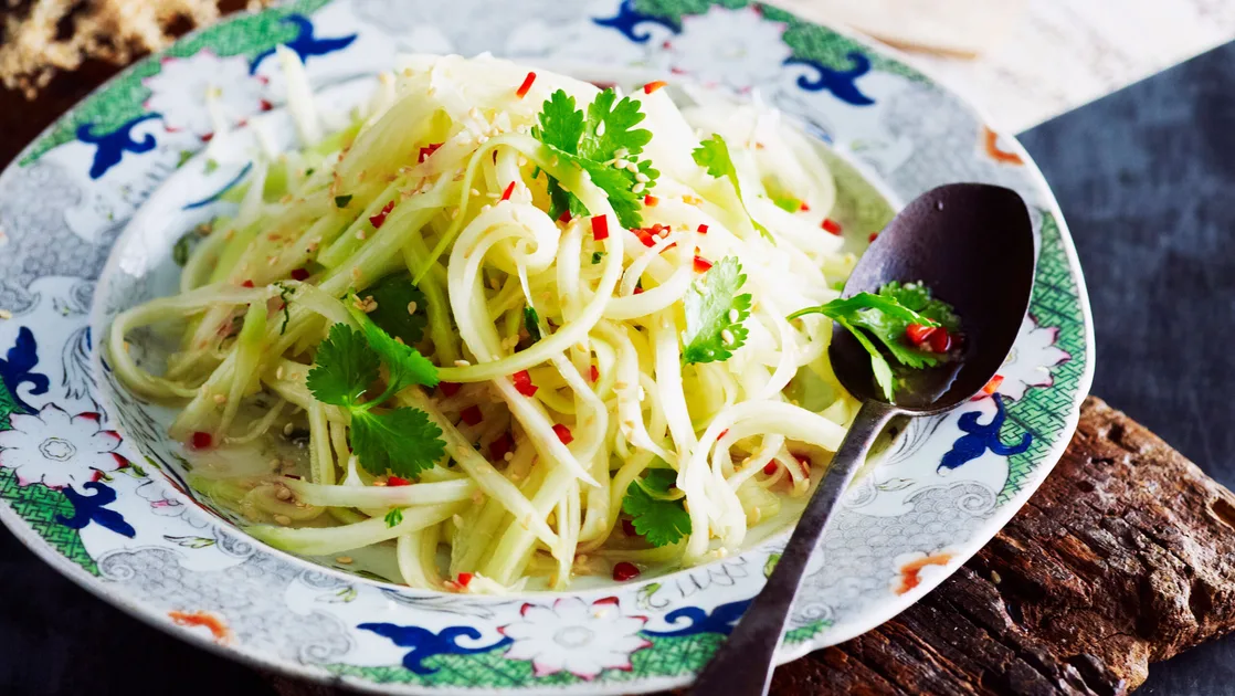Green papaya salad with toasted sesame seeds recipe